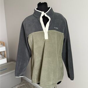 Columbia Two-Tone Fleece Pullover in Gray and Olive